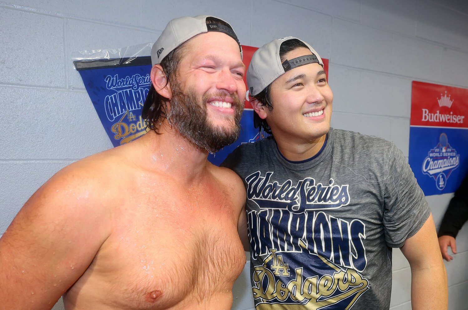 カーショウ断言「オオタニはとにかく…」大谷翔平の“人間的魅力”をドジャースの仲間が称賛「大きな体に小さな子どもが」キケもズバリ＜Number Web＞ photograph by Gregory Shamus/Getty Images