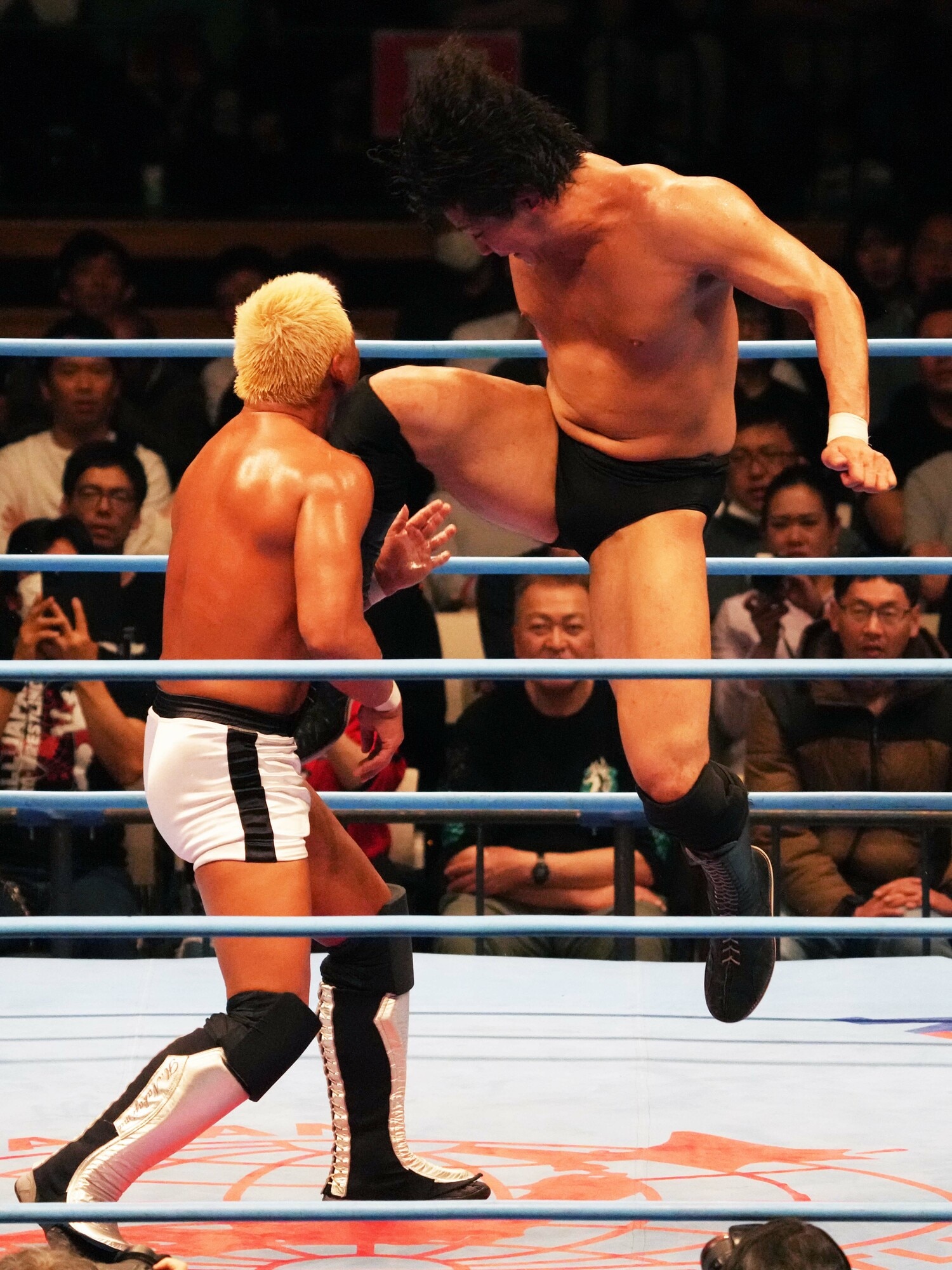 安齊勇馬のジャンピングニーパッド ©Essei Hara