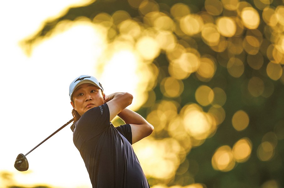 平田憲聖「臭すぎるシャワーに過酷なバーディー合戦。飄々と楽しみ生き抜く米下部ツアー」＜Number Web＞ photograph by Getty Images