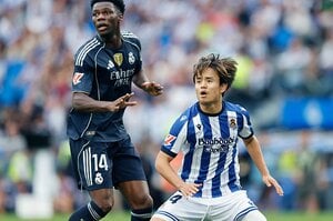 「万全じゃない時に無理を…」久保建英“マドリー戦途中出場”のナゼ「ソックスを履く左足首に包帯が」異変にカメラマンは気づいた