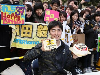 松坂世代・和田毅が懸命のリハビリ。ホークス最年長と50万本のワクチン。＜Number Web＞ photograph by Kyodo News