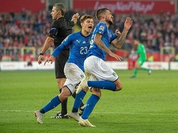 「イタリア最高のMF」はまだ21歳。サッカーも結婚も早熟な男バレッラ。＜Number Web＞ photograph by Getty Images