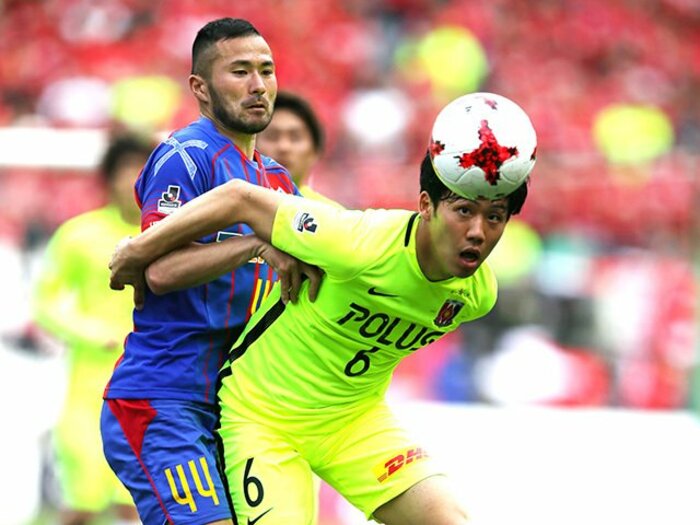 攻撃一辺倒のサッカーに「あれっ」。遠藤航が浦和の現実路線を語る。＜Number Web＞ photograph by J.LEAGUE PHOTOS