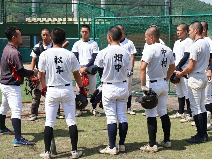 給与未払いで“教職員スト&生徒募集ストップ”の衝撃…和歌山南陵高が「全部員10人」で挑む甲子園「外からは『かわいそう』と見られますけど…」<Number Web> photograph by Fumi Sawai
