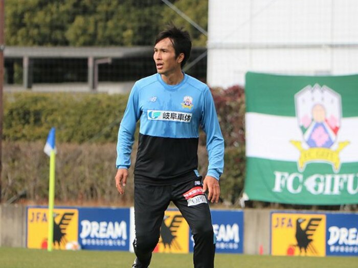 前田遼一と大木武スタイルの親和性。岐阜の練習で響く「遼一、Good！」＜Number Web＞ photograph by FC GIFU