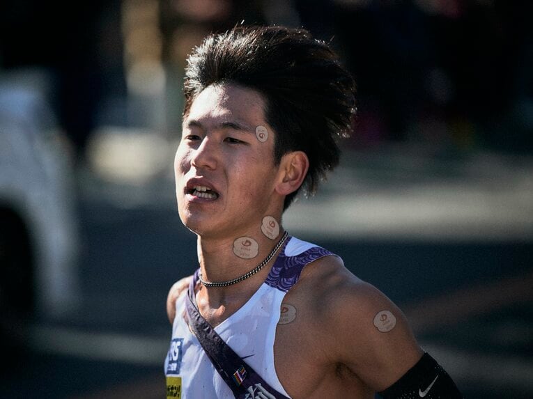 【2026箱根駅伝】駒澤大8区、主将・山川拓馬は懸命の走りを見せるが故障明けで力を出しきれなかった　©Yuki Suenaga