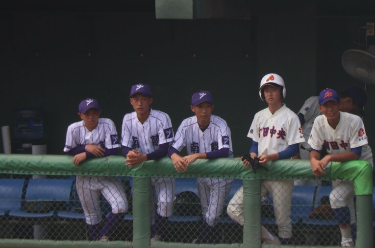 和歌山南陵高の新ユニフォームは町の花でもある藤の色が基調　©Fumi Sawai