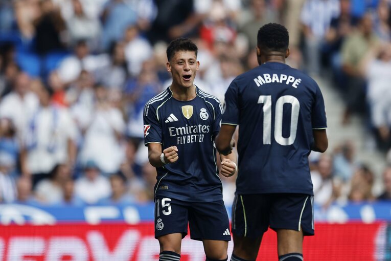 「万全じゃない時に無理を…」久保建英“マドリー戦途中出場”のナゼ「ソックスを履く左足首に包帯が」異変にカメラマンは気づいた(9)