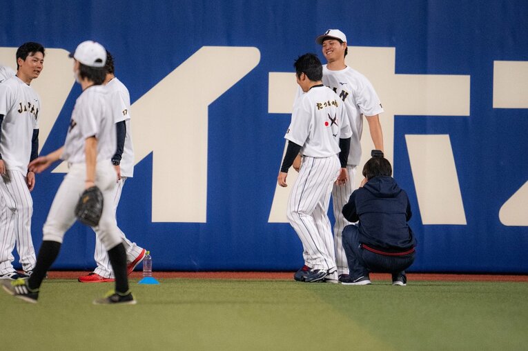 大谷さん、松井裕樹を見つけると……（3枚中の1枚目）©Nanae Suzuki