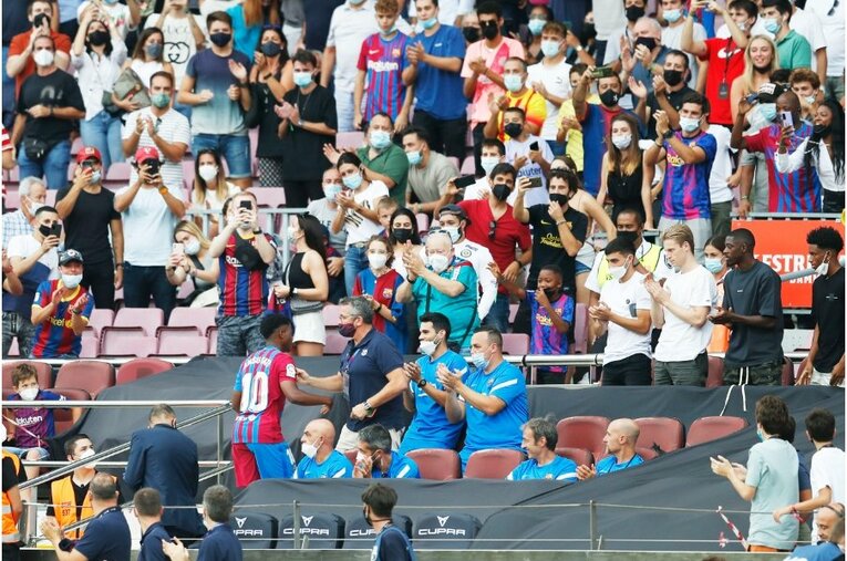 「PSGメッシ」の初得点と“FKの壁で寝転び”、ネイマールとの友情を撮った… 18歳のバルサ新10番ファティも復活〈激写〉(16)