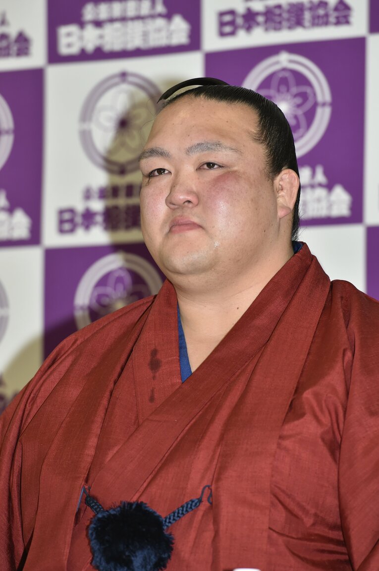 2019年1月、引退会見で涙を見せる稀勢の里　©JMPA