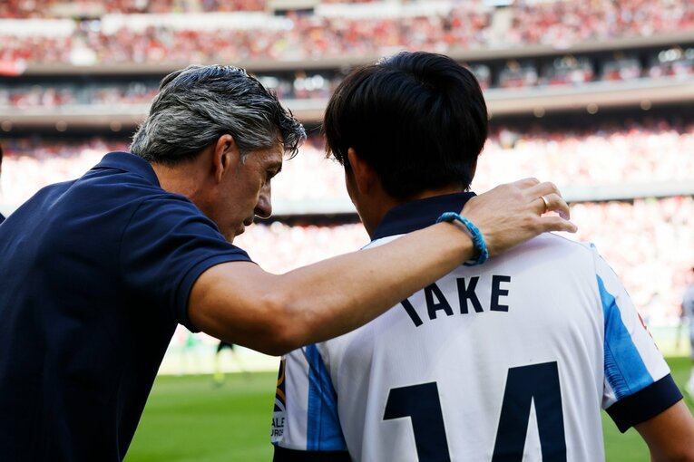 「タケはゲームで使ってるよ」少年と敵地大ブーイングの愛憎…月間MVP久保建英22歳が“アトレティコサポに認められた勲章”を撮った(7)