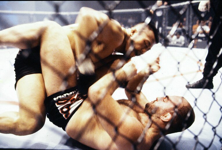 高橋が日本人として初めてUFCの舞台で勝利した「UFC12」のイズマイウ戦　©Susumu Nagao