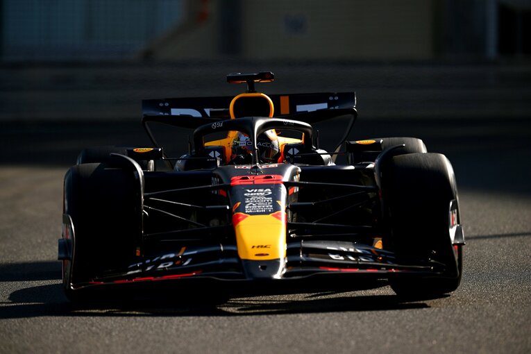 昨年12月のテスト走行シーン。23年シーズンまでの圧倒的な強さを失ったレッドブルで角田はどんな走りを見せるのか　©Getty Images / Red Bull Content Pool