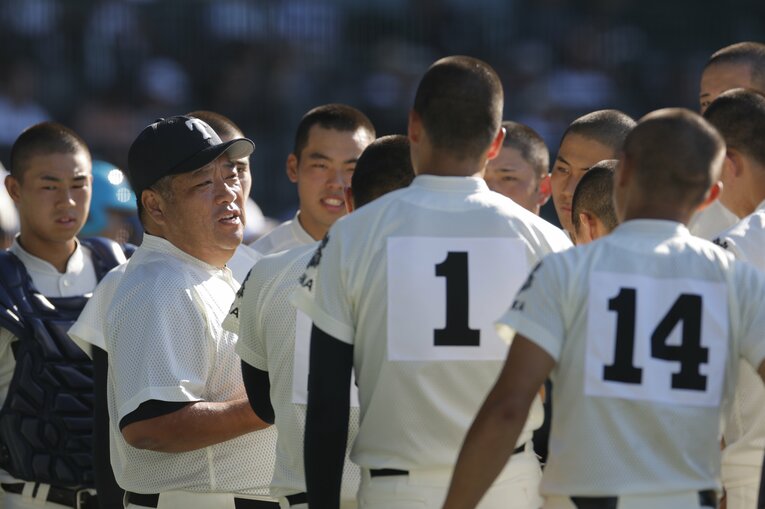【2024年夏の甲子園】初戦の勝利で甲子園70勝を達成した西谷浩一監督　©Shigeki Yamamoto