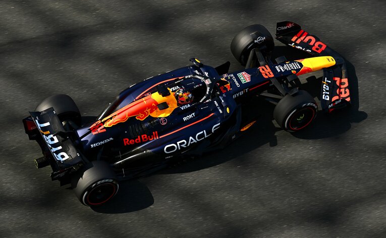 昨年12月にレッドブルの24年型マシンRB20をテストした角田　©Getty Images / Red Bull Content Pool