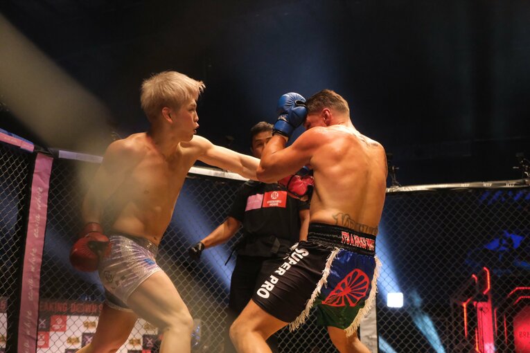 クラウスは西谷にダウンを奪われ敗戦　©Norihiro Hashimoto