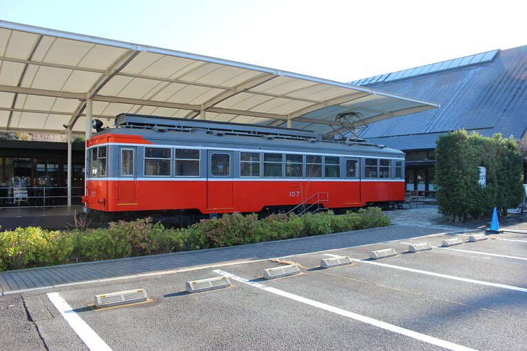 箱根登山鉄道の車両を使ったカフェ「CAFE107」　©Number Web