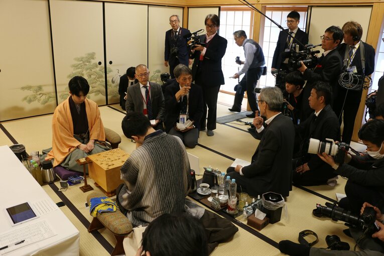 王将戦第7局の様子（写真は右に続きます）　©Shintaro Okawa