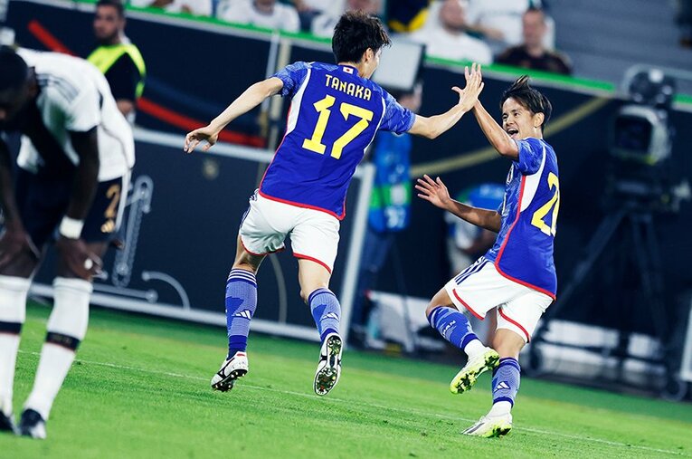 試合を決定づける4点目に喜ぶ田中碧と久保建英。衝撃的な「ドイツ1-4日本」、現地取材で見聞した真相とは ／ photograph by Daisuke Nakashima