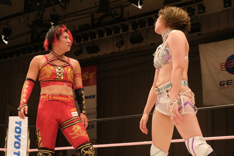 水着グラビアも披露のアイドル路線から急転換…素顔は“オラオラ”、スターダムのベルトも獲得した岩田美香の渇望「総合格闘技かキックにも」(114)