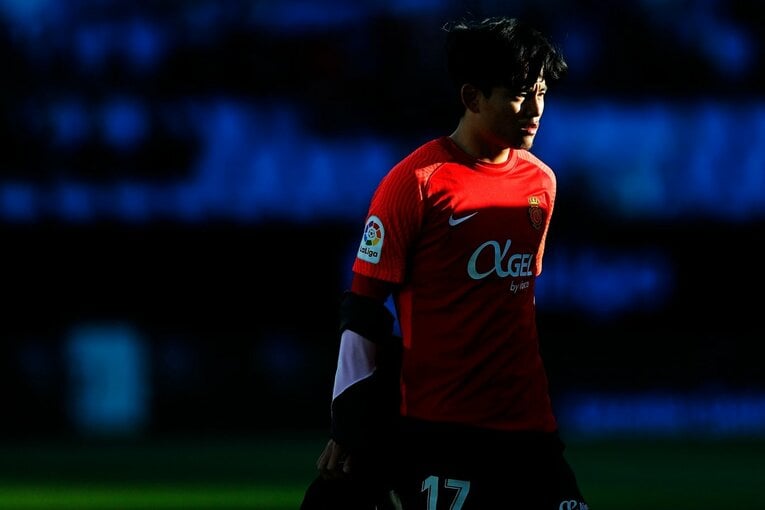 なぜ久保建英が“幻のアシスト”直後、代理監督と言い合いに？ レアル戦前に好調だがマジョルカは…〈撮影者の視点〉(43)