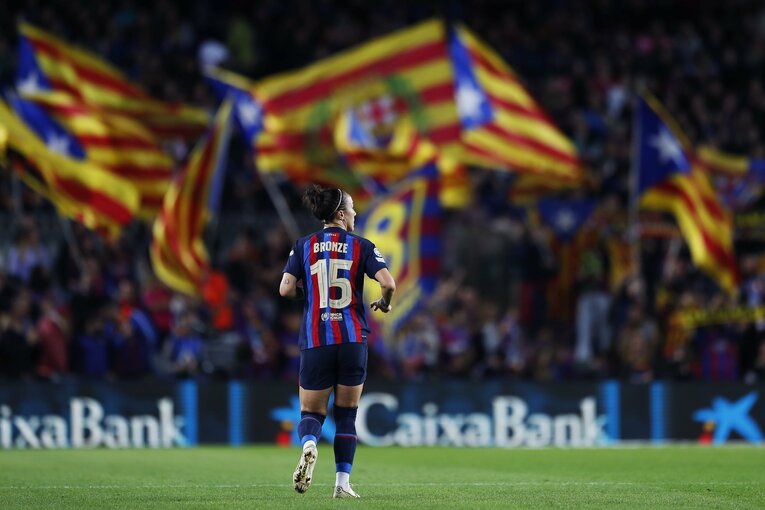 W杯ブラジル戦のウラで「バルサ女子がカンプノウで4万6967人」盛況なワケ… メッシ後に君臨する“女王”、熊谷紗希が見せた悔しさ(62)