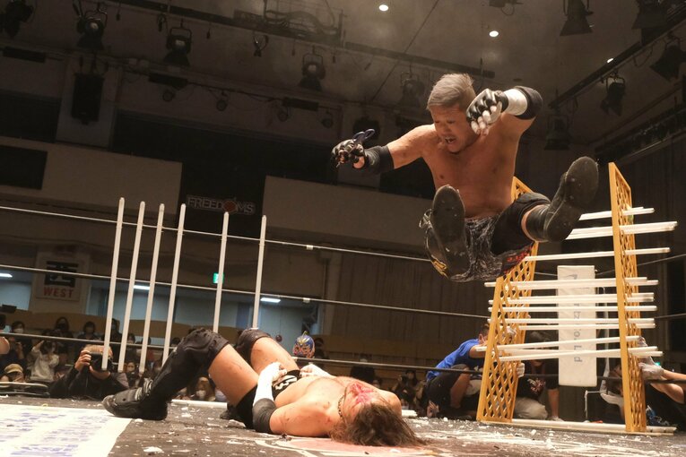 「デスマッチ・イズ・マイライフ」妻の急死を乗り越えた“クレイジー・キッド”竹田誠志の決意「蛍光灯やカミソリで傷つけ…でもそれが生きがい」(42)