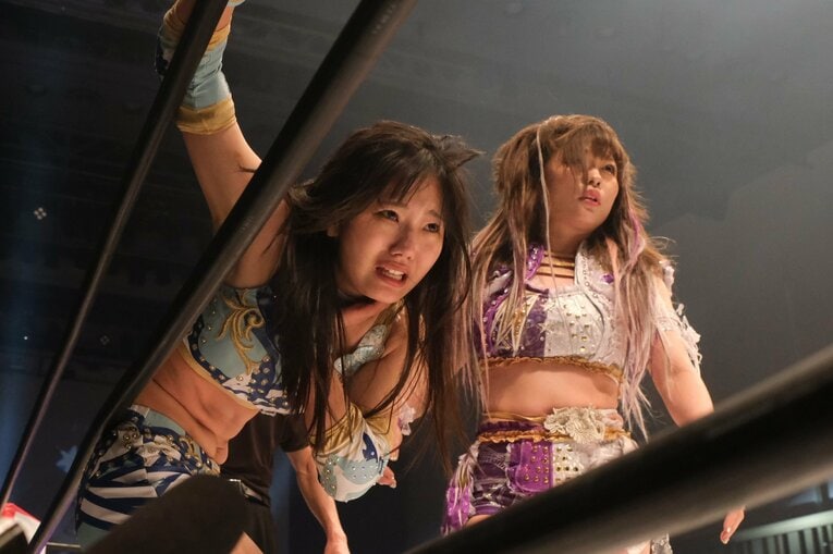 天咲は序盤からたむの容赦ない攻めを耐え続ける展開に