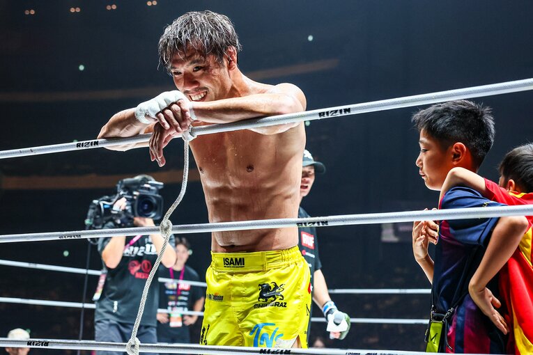 試合後、晴れやかな笑顔を見せる金原　©RIZIN FF Susumu Nagao