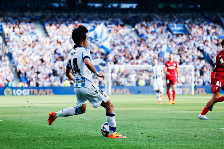 久保建英22歳誕生日に「タケはアイドル」日本語ボードの子供、メッシっぽい新ユニ姿やソシエダ主将との別れ…カメラマンが見た“幸せな最終節”(29)