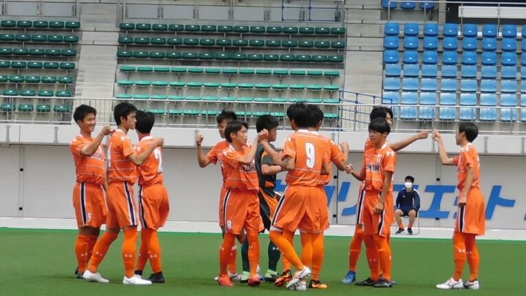 今季、着用してきたユニフォーム（提供／徳島商業高校サッカー部）