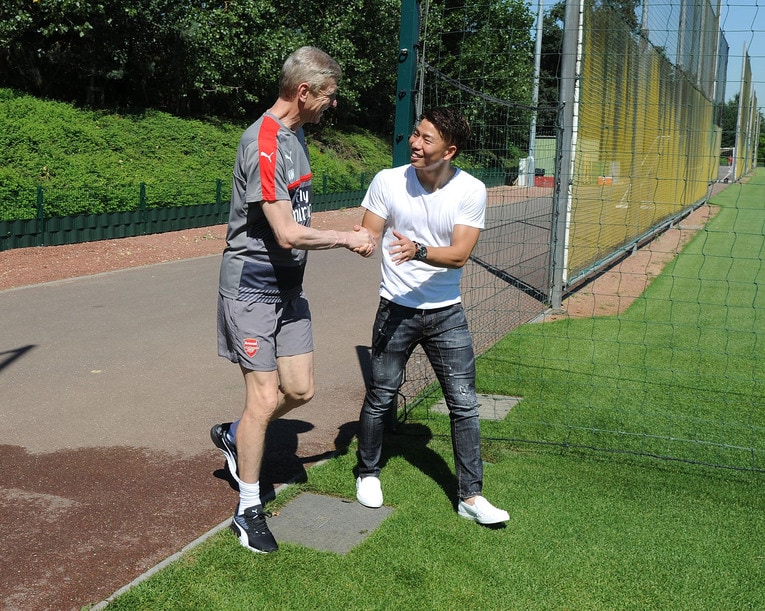 2016年夏にアーセナルに完全移籍したときの浅野拓磨　©Getty Images