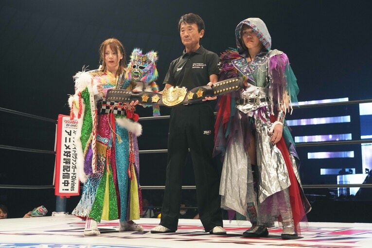 タイトルマッチ・セレモニーの記念写真　©Essei Hara