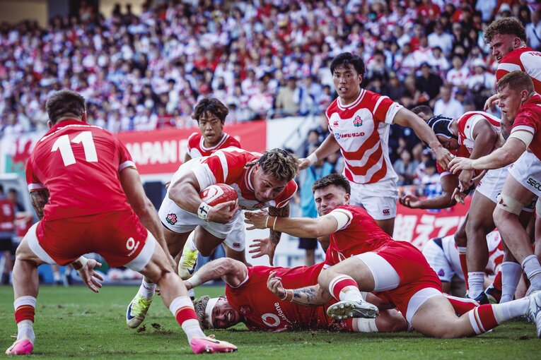 ゴール前のモールから最後は途中出場のWTBハラトラ・ヴァイレアが逆転トライ。リーグワンでの好調ぶりそのまま、初キャップ戦で結果を残した　©︎Kiichi Matsumoto