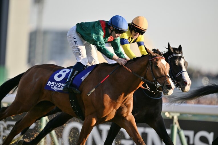 カランダガンがわずかに前に出ていた　©Keiji Ishikawa