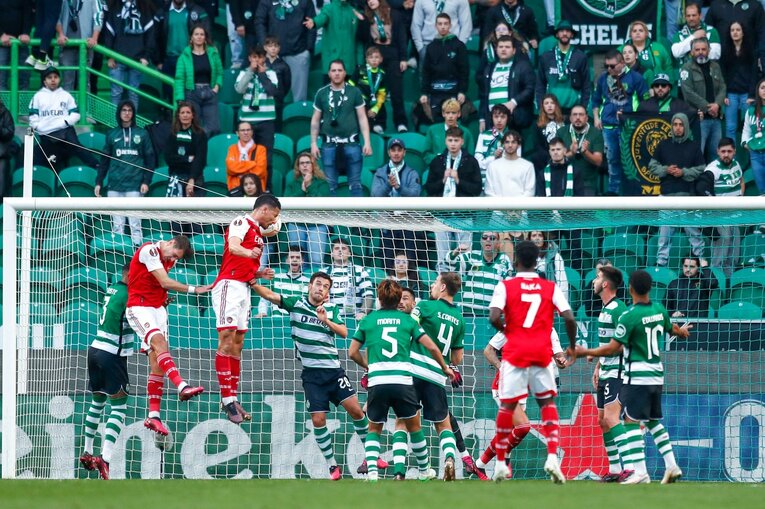 「モリタ、モリタ」とポルトガル地元カメラマン称賛…冨安健洋vs守田英正が「試合後にユニ交換」“EL日本人対決”を撮った(12)