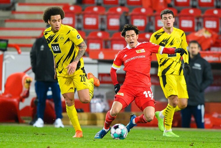 ドルトムント戦での遠藤は希望を感じさせるプレーぶりだった©Getty Images