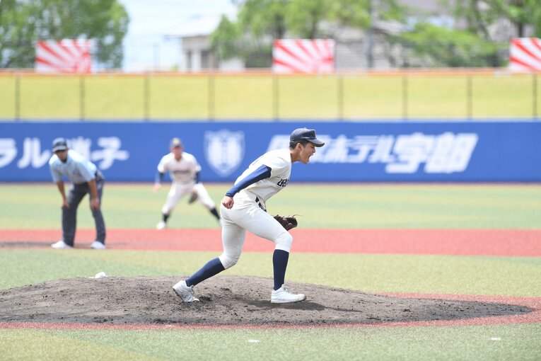 今夏の山口大会3回戦、宇部鴻城戦。無死満塁のピンチを切り抜けた藤田琉平 ©Kota Inoue