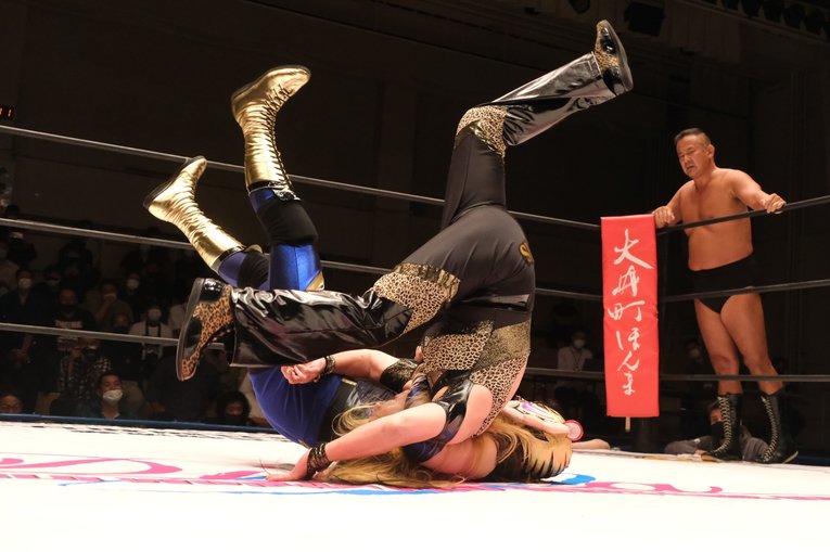 タイガー・クイーンと師匠でもあるジャガー横田の直接対決　©Norihiro Hashimoto