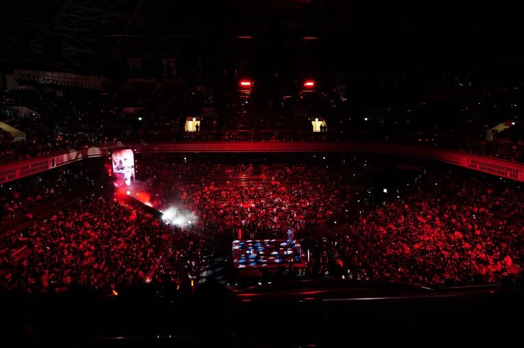 「内藤コール」に染まった8月13日の両国国技館。高価なマス席には空席も目立った