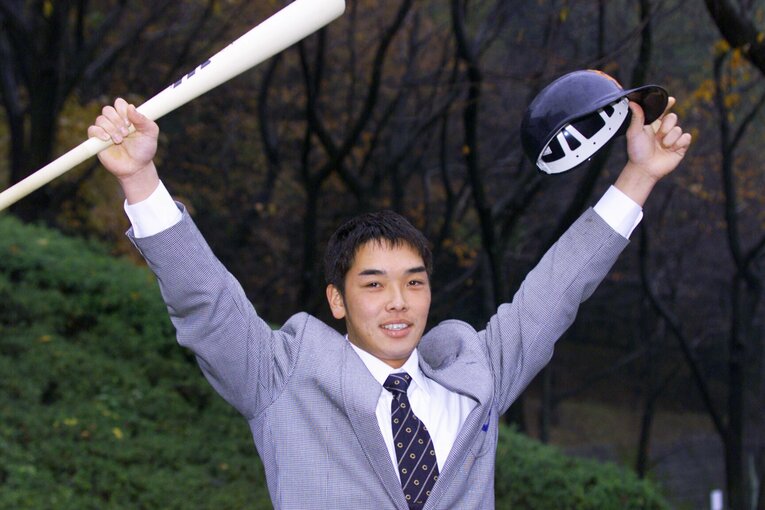 2000年11月、巨人から1位指名を受けた阿部慎之助　©JIJI PRESS