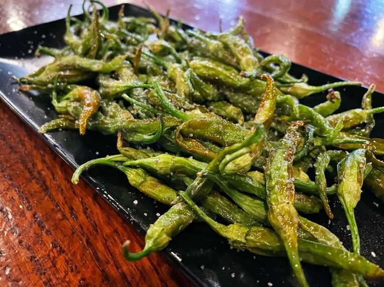 久保建英22歳が試合中“舌をペロッ＋笑顔”で…「クボいるの？」子供人気は今季も！ カメラマンが撮った“ソシエダ2年目開幕前のワクワク”(29)