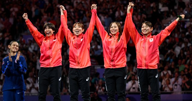 「日本選手に感動したわ」パリ五輪スタッフが絶賛、敏腕通訳は涙…あの“論破王”もアツくなった日本フェンシング「なぜ現地で感動を呼んだ？」（齋藤裕）