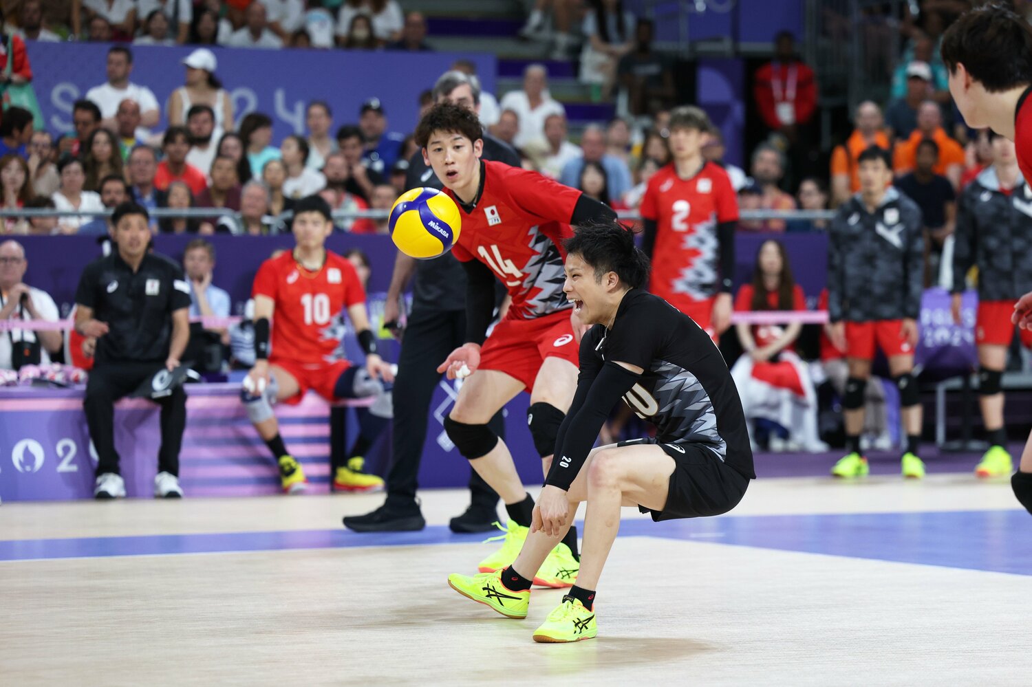 会場を沸かせた山本智大のレシーブ　©︎Koji Aoki/AFLO SPORT