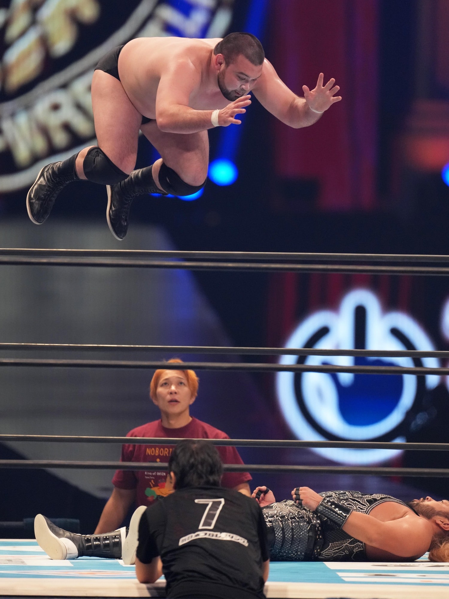 ウルフアロンのハイフライフロー ©Essei Hara