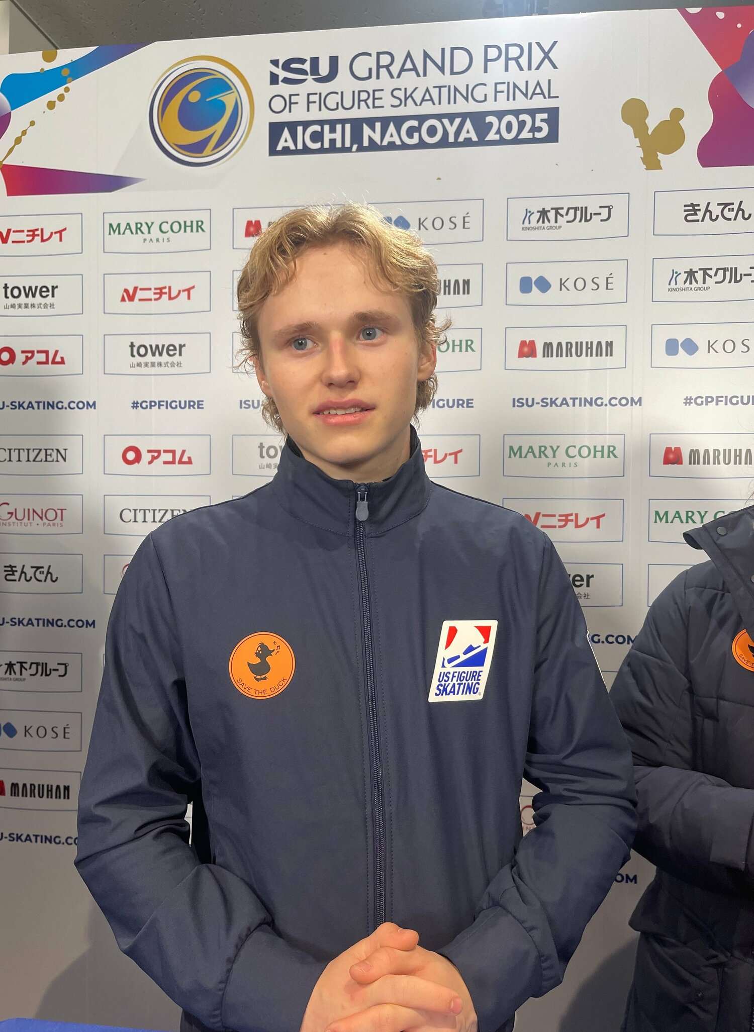 報道陣の取材に答えるマリニン ©Akiko Tamura