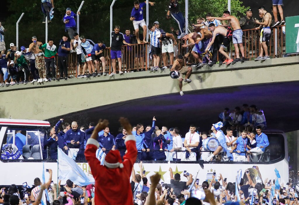 アルゼンチン代表の帰国直後。夜中3時というのに……　©Getty Images
