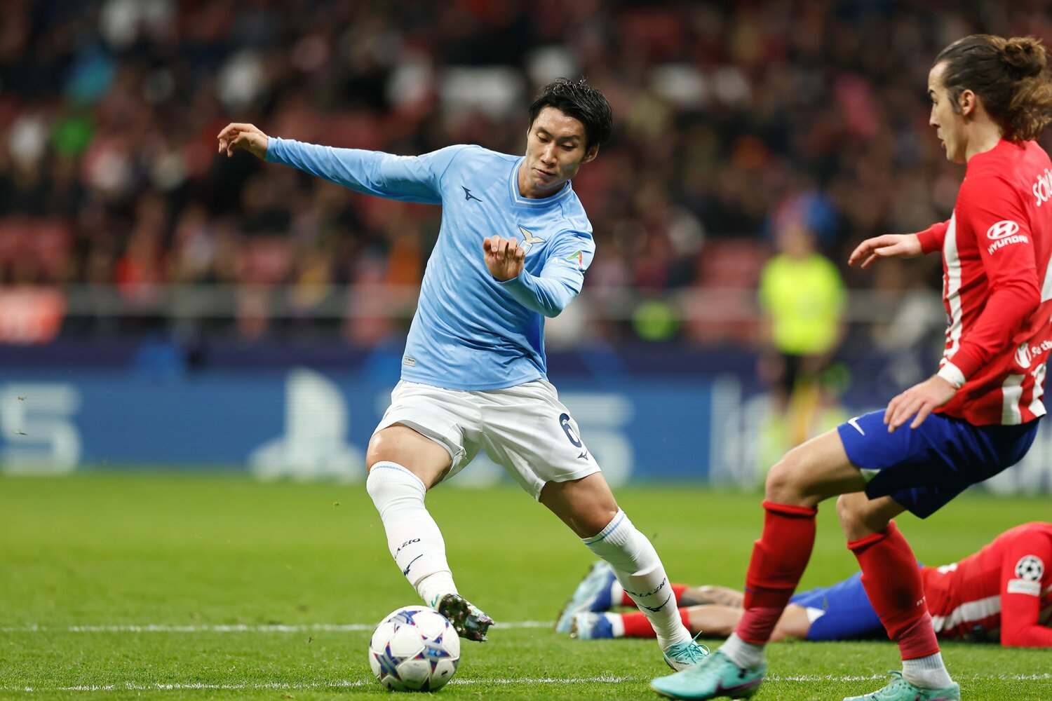 アトレティコ・マドリー戦でのラツィオ鎌田　©Mutsu Kawamori