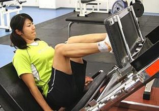 過酷な練習が生む頑強な肉体に加え170cmの長身を誇る夏見は、チームスプリントでもその当たり強さを発揮する